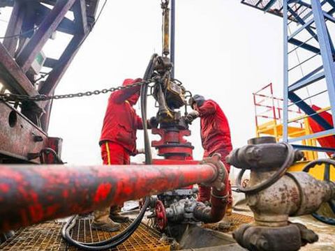 Revestimiento de petróleo